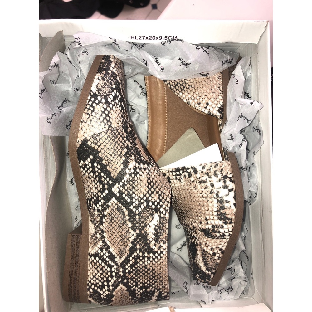Snake skin ballerina flats